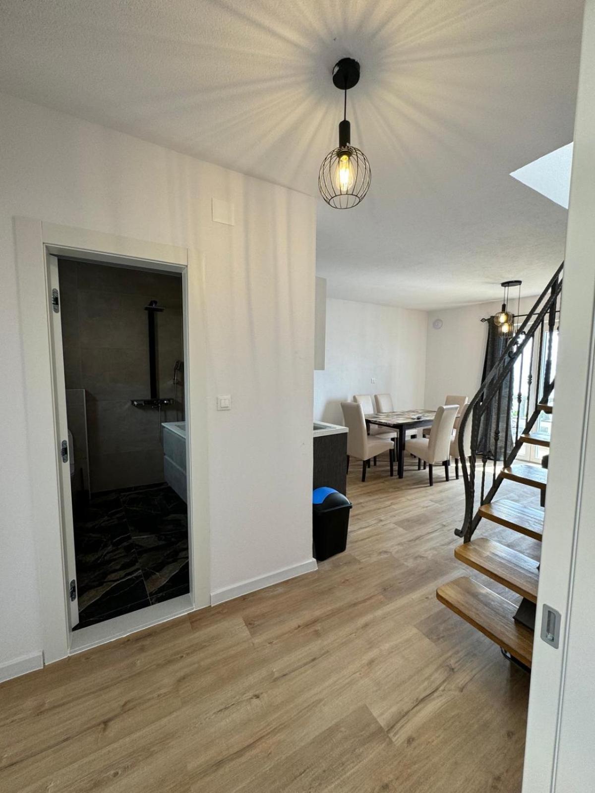 Villa Nevia 1 德朗西斯 外观 照片
